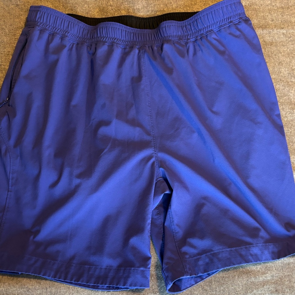 Rhone Mens lined 7” shorts , size L Blue Quartz